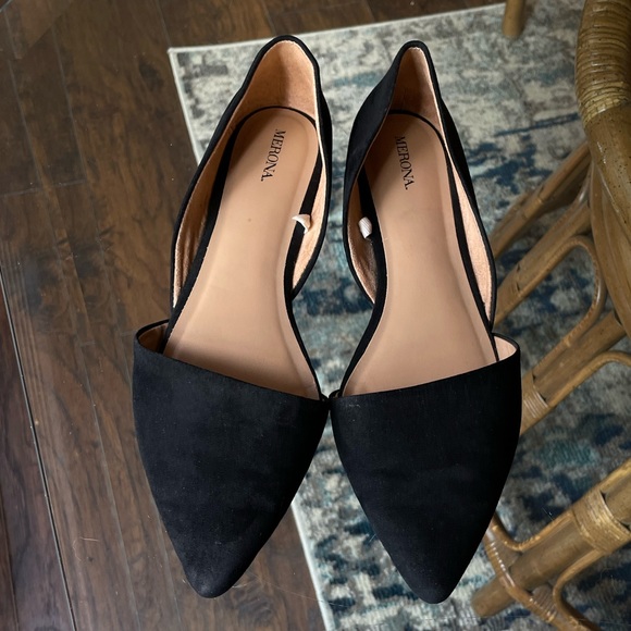 Black Pointed Toe Flats, size 10 - Picture 2 of 4